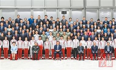 习近平接见全国群众体育先进单位、先进个人代表和全国体育系统先进集体、先进个人代表